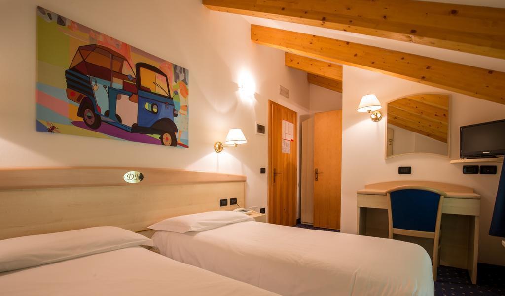 Hotel Da Remo Tenna Exterior photo